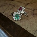 ESPERANZA 18K white gold with brilliant and thayper cut diamonds crowned by a colombian emerald rosette ring